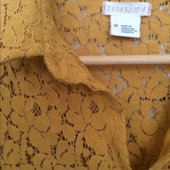 Mustard yellow floral top - Picture 3 of 3