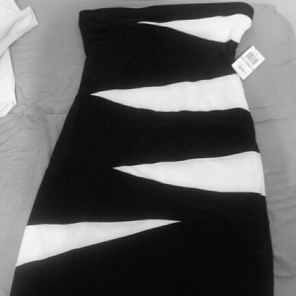 *reduced price!* Black and white strapless dress