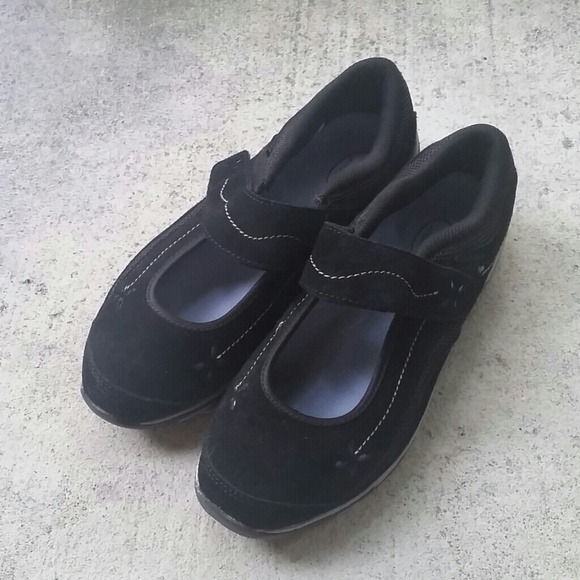 Ryka, size 9.5W black Mary jane's, new