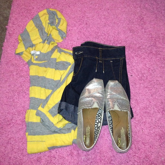 Really cute Delia's striped top - Picture 1 of 3