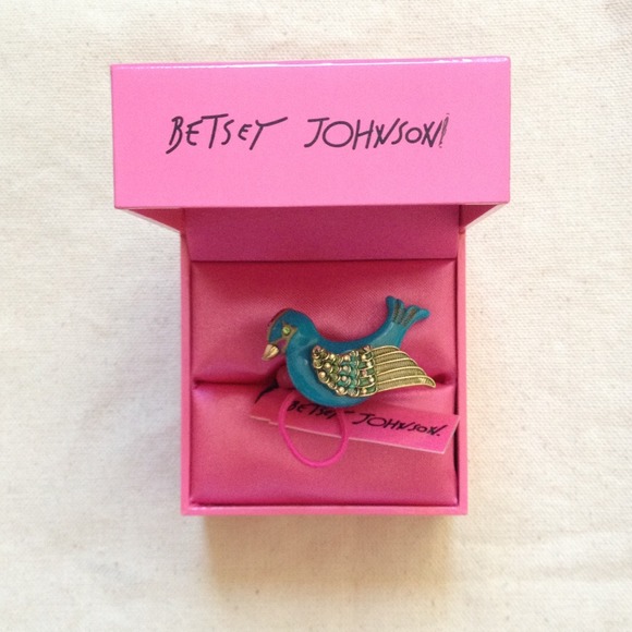 Betsey Johnson Jewelry - ⚡️sale⚡️Betsey Johnson Bird Ring