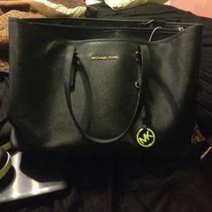 Michael Kors Jet Set Tote