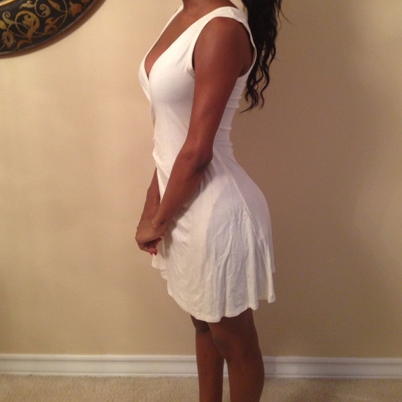 Cream butterfly dress - Picture 2 of 2