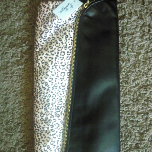 Forever 21 clutch