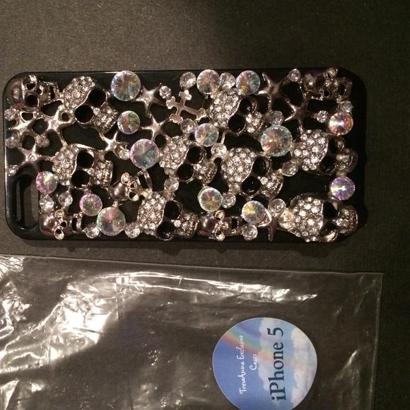 Black and silver skull phone case