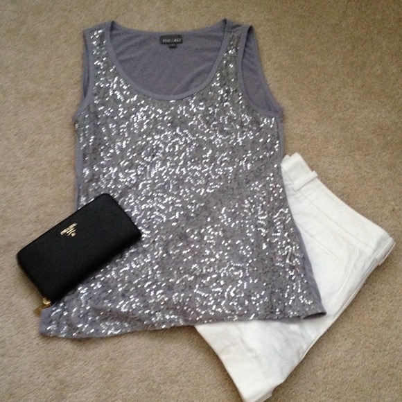 roz & Ali  Tops - Gorgeous grey sequin top