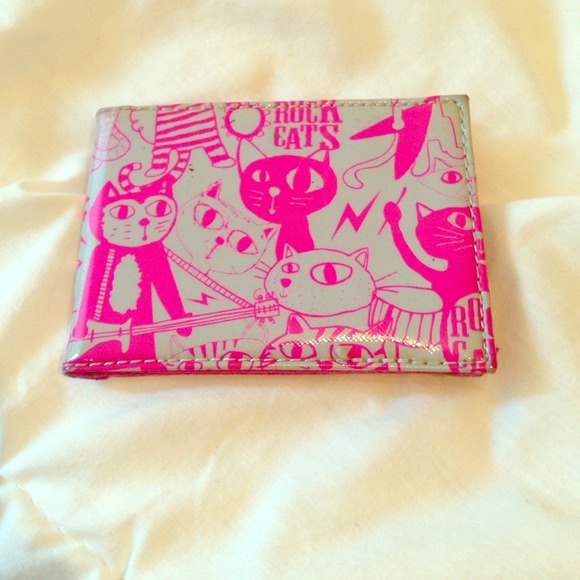 I.D. Holder 💗🐱