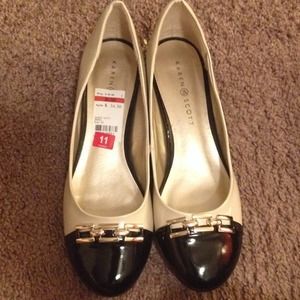 Karen Scott flats