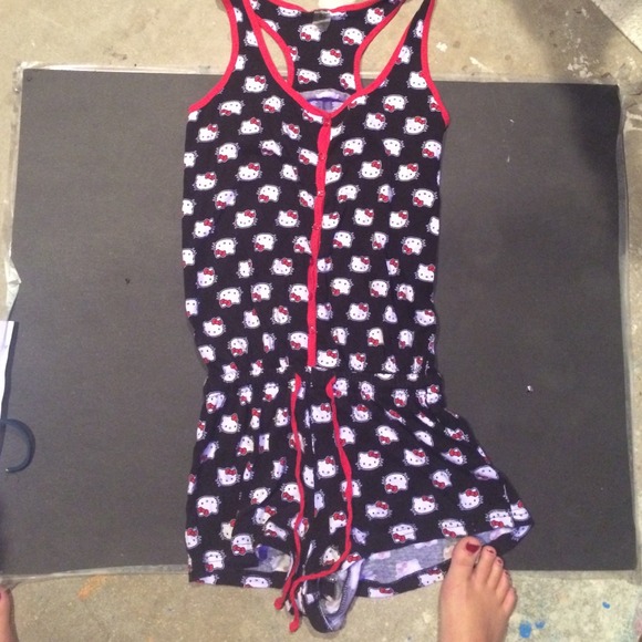 Hello kitty romper - Picture 1 of 3