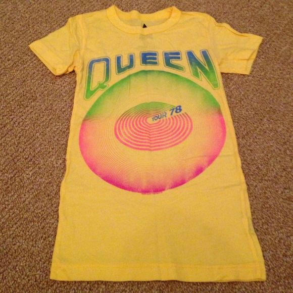 Yellow Queen tshirt
