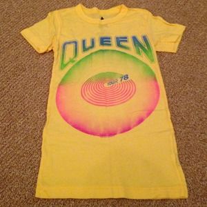 Yellow Queen tshirt