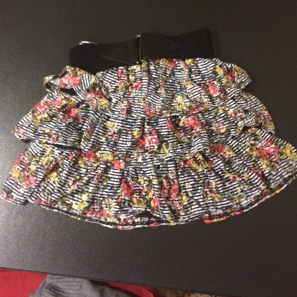 Wet seal floral ruffle skirt