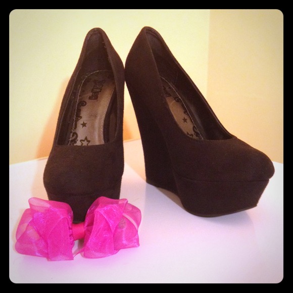Black Wedge Shoes