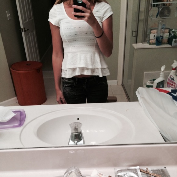 White peplum short top M