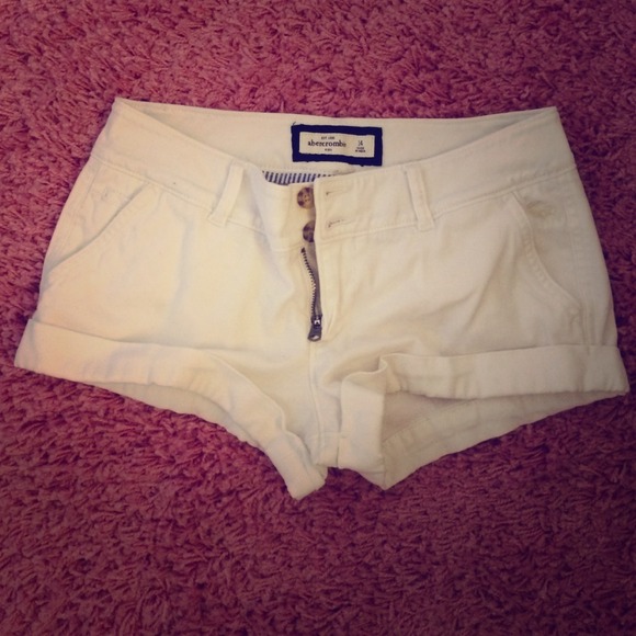 White shorts - Picture 1 of 2