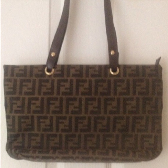 On sale now!! 👜 Cute fendi handbag!!