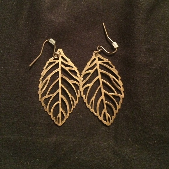 BRAND NEW earrings - Picture 1 of 1