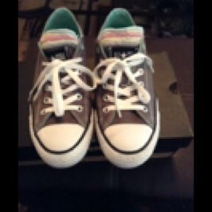 Grey converse lowtops