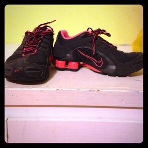 Black and pink nike shox