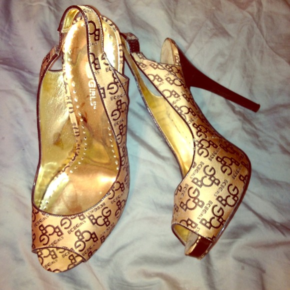 BCBG gold& brown peep toe Sandal