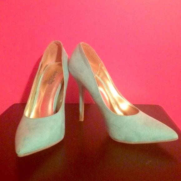 Charlotte Russe suede mint pumps