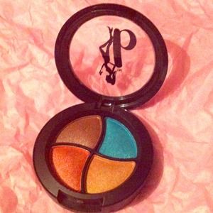 Be A Bombshell Bora Bora Eyeshadow Quad
