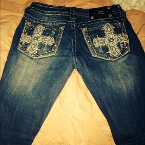 Miss Me SKINNY JEANS. LOOK 👀 at tag for details.