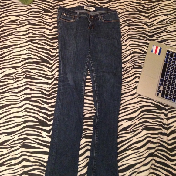 Dark wash Abercrombie jeans - Picture 1 of 4