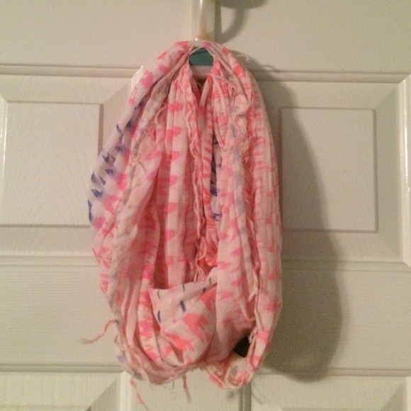 Brand new American Eagle infinity scarf - Picture 1 of 3