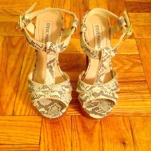 Steven Madden snake platform sandal size 5.5