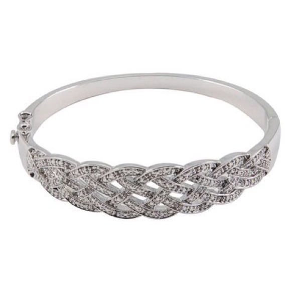Jewelry - 🎉HP🎉New Genuine Diamond Basketweave Bracelet New