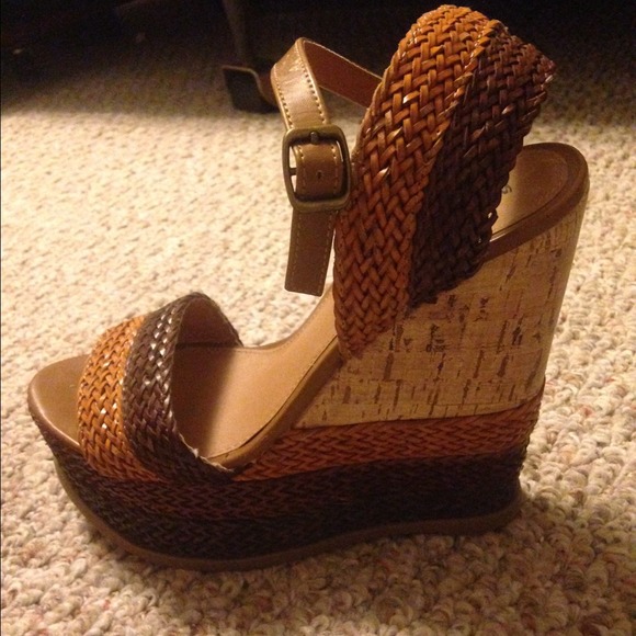 Adorable Wedges! REDUCED - Picture 2 of 2