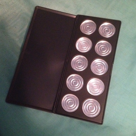 Cosmetic pans