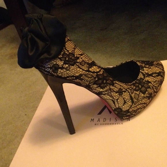 Shoes - Picture 1 of 3