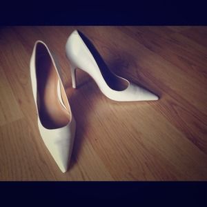 Cathy Jean White Leather Pointed Pumps 7