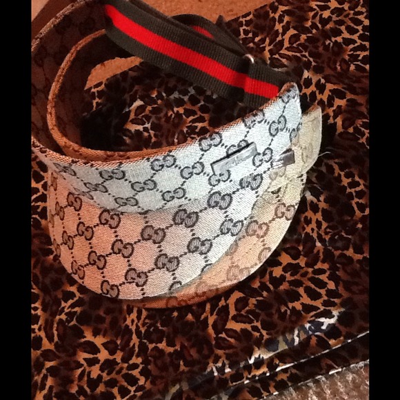 Gucci sun visor set.