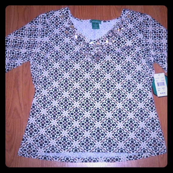 with tags EMERALD ISLE SHIRT 3/4 sleeves