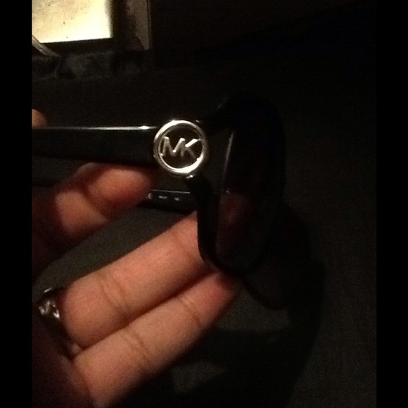 Mk sunnies - Picture 2 of 3