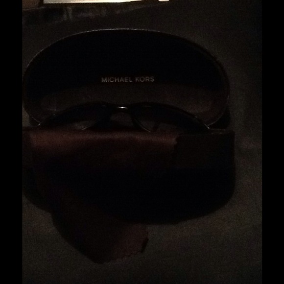 Mk sunnies - Picture 3 of 3