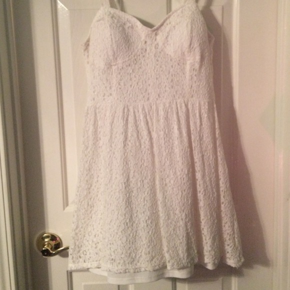 White dress - Picture 1 of 2