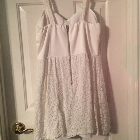 White dress - Picture 2 of 2