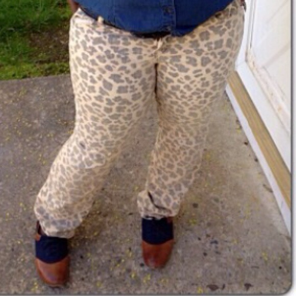 Cheetah l.e.i lowrise skinny jeans