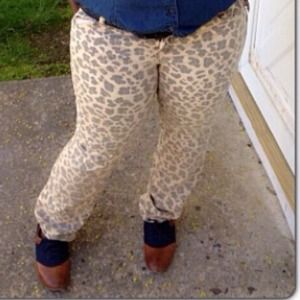 Cheetah l.e.i lowrise skinny jeans