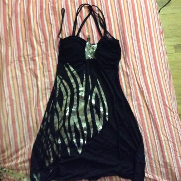 Short black dress - Picture 1 of 1