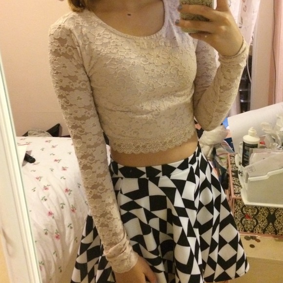 ❗️SALE❗️Forever 21 Lace Pink Crop Top - Picture 1 of 2