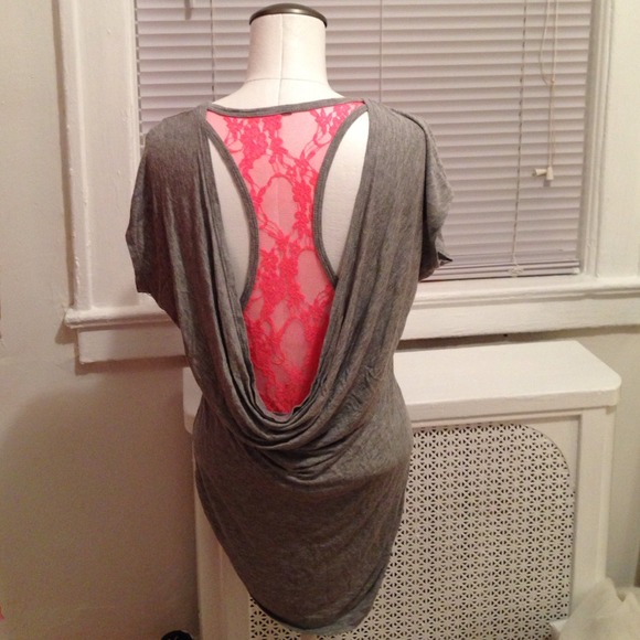 🌸🌺sold🌺🌸Gray t-shirt, racer back detail