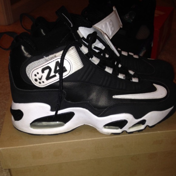 Nike Griffins 7y ( 9 women's )