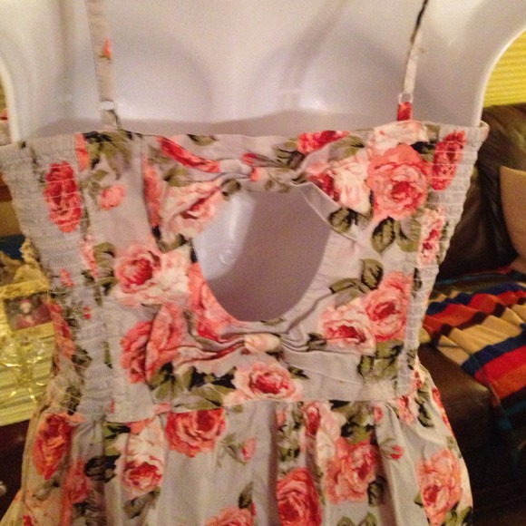 ❗️SOLD❗️Forever 21 Floral Dress - Picture 4 of 4