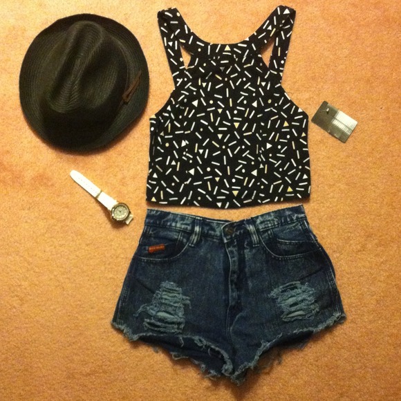 UO geometric pattern crop top 🌸 NEW