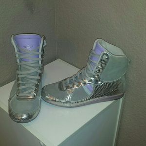CREATIVE RECREATION METALLIC SILVER HIGH TOPS, 7.5